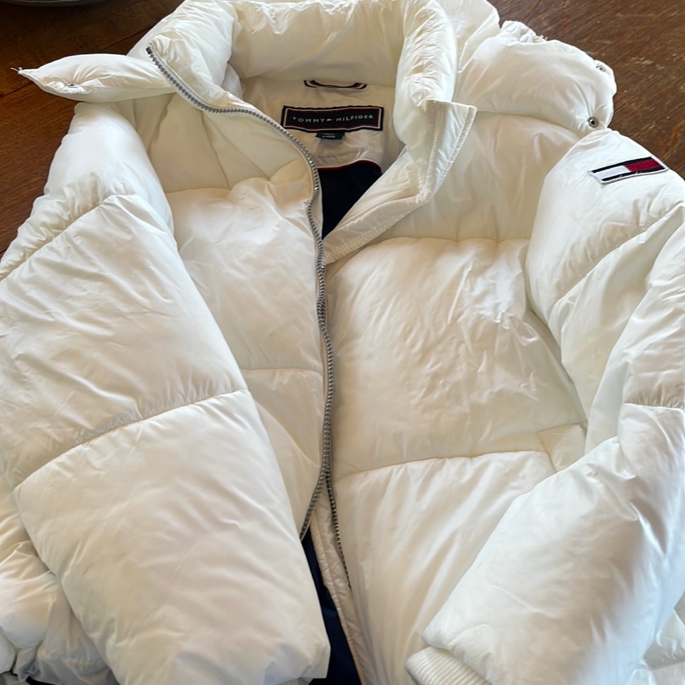white oversized Tommy Hilfiger puffy coat